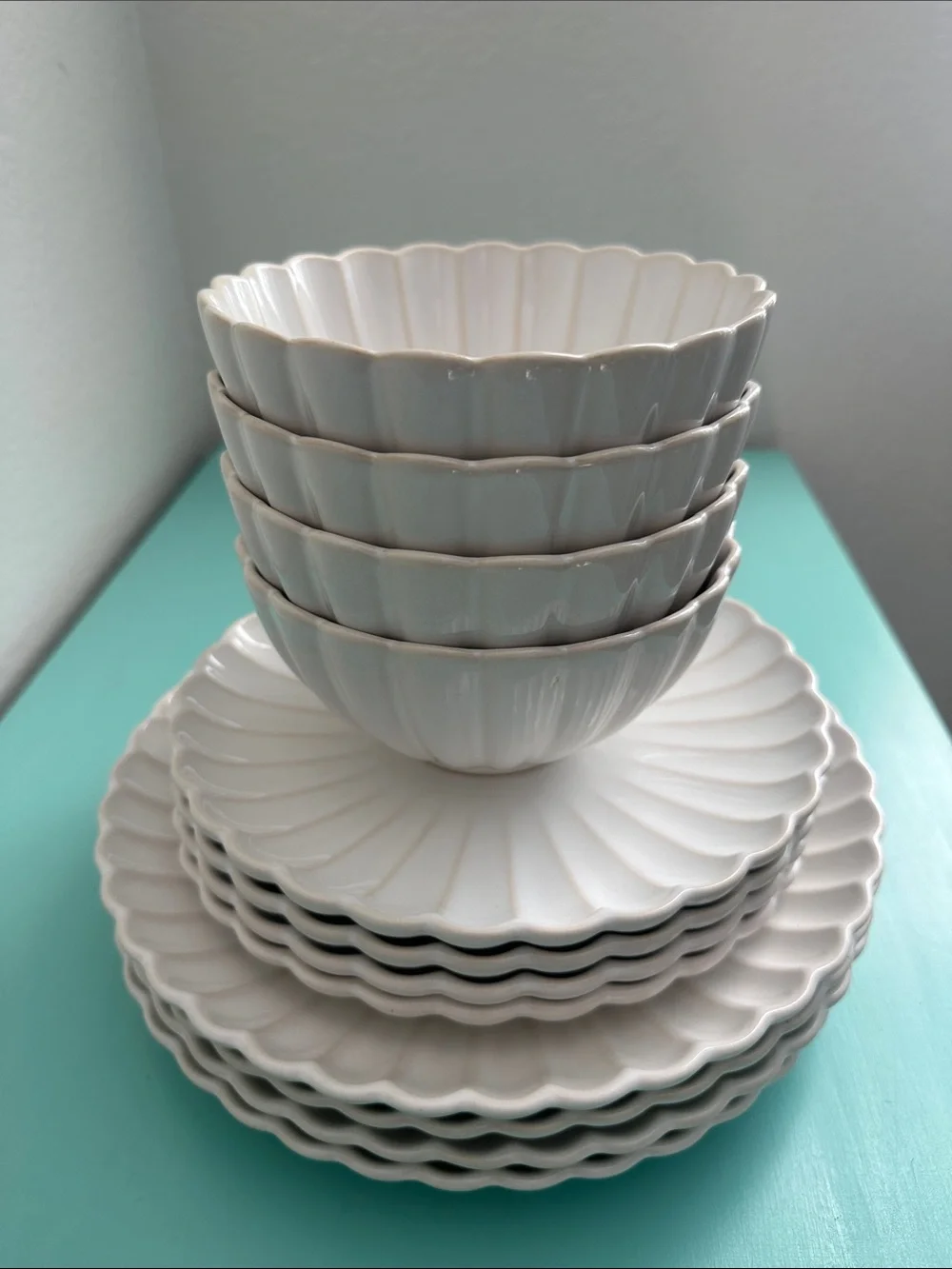 The Pioneer Woman Colette 12-Piece Stoneware Dinnerware Set in Cream-brand new